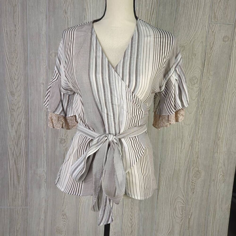 Mystree Womens Medium Wrap Top Gray White Stripe Short Sleeves Tie Front NWT